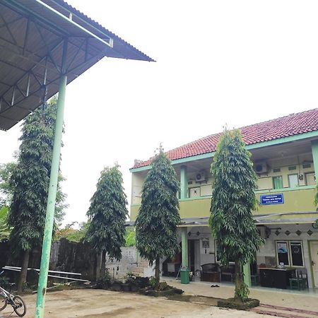 Oyo 90333 Wisma Tenang Jaya Syariah Majalengka Esterno foto
