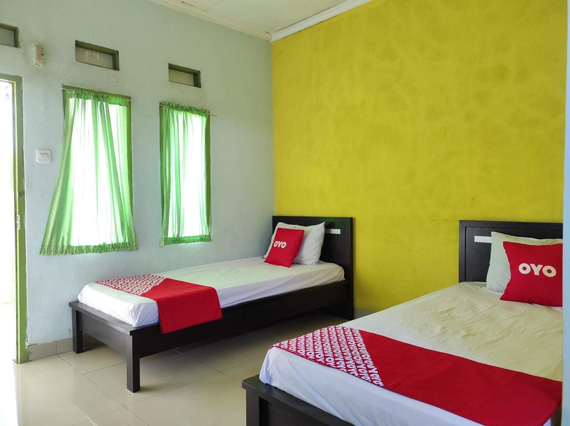 Oyo 90333 Wisma Tenang Jaya Syariah Majalengka Esterno foto