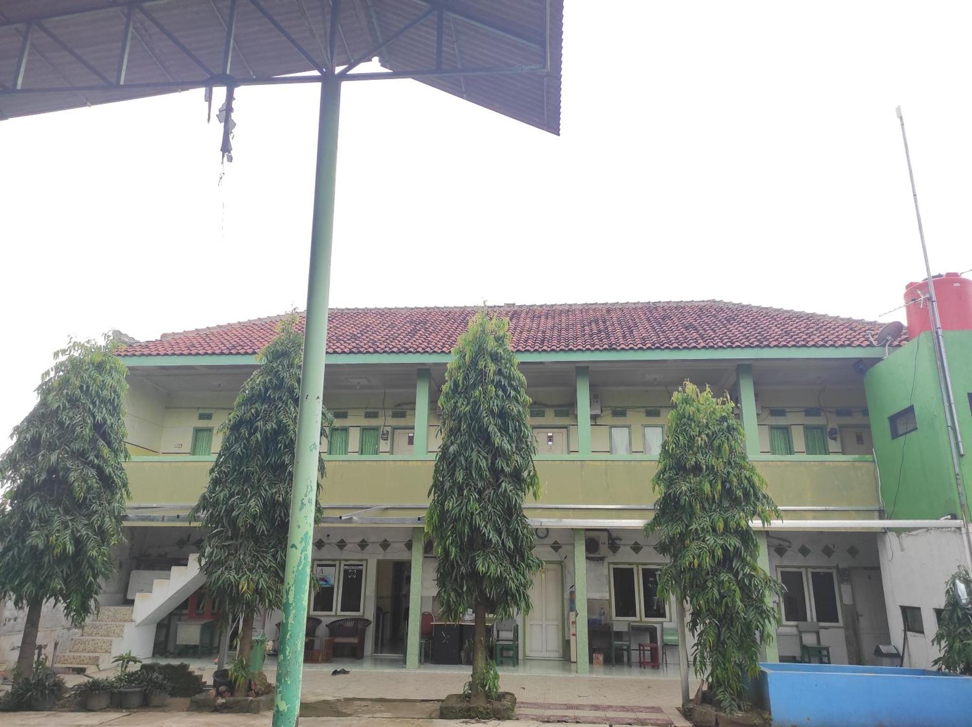 Oyo 90333 Wisma Tenang Jaya Syariah Majalengka Esterno foto
