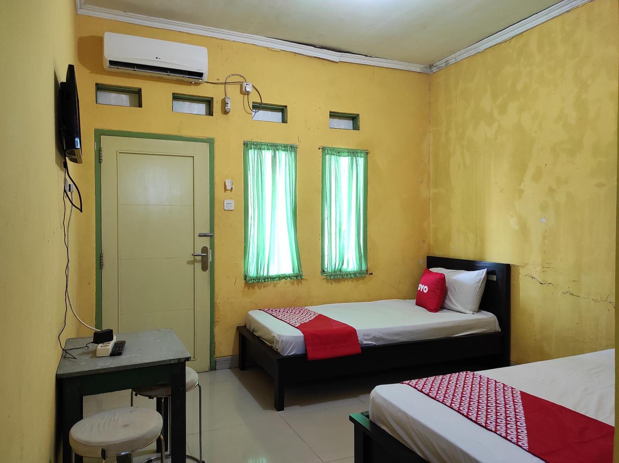 Oyo 90333 Wisma Tenang Jaya Syariah Majalengka Esterno foto