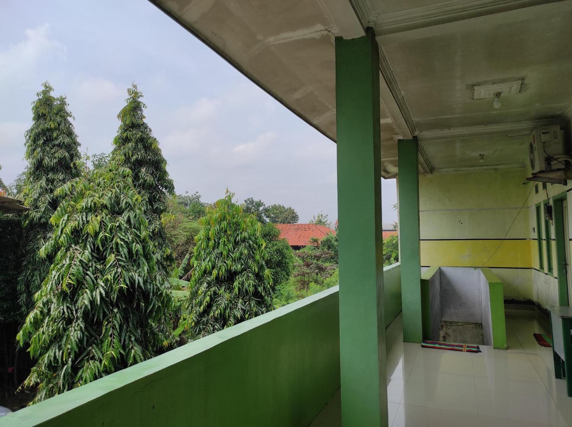 Oyo 90333 Wisma Tenang Jaya Syariah Majalengka Esterno foto