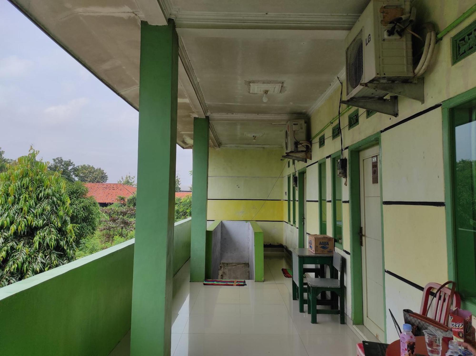 Oyo 90333 Wisma Tenang Jaya Syariah Majalengka Esterno foto