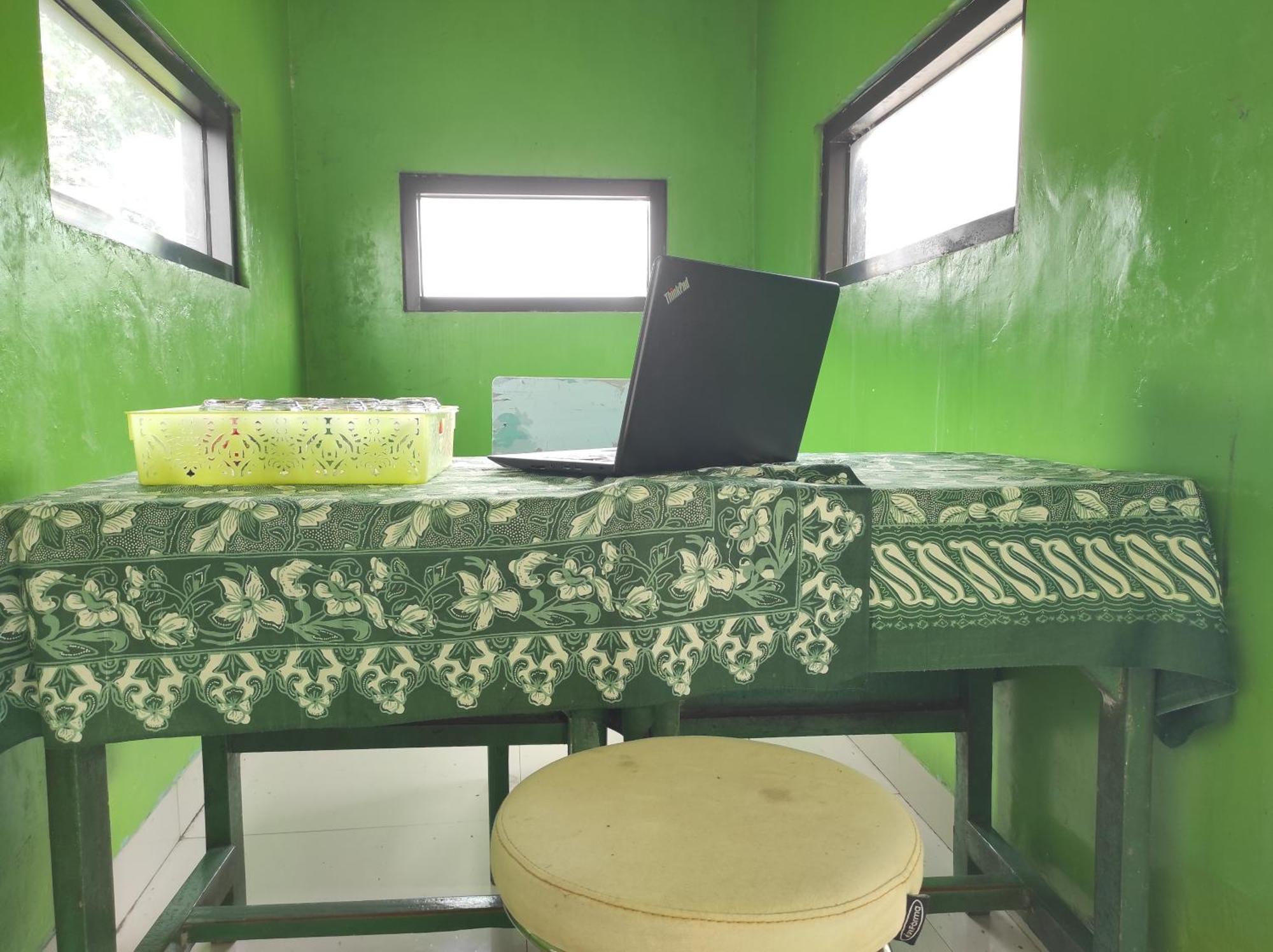 Oyo 90333 Wisma Tenang Jaya Syariah Majalengka Esterno foto