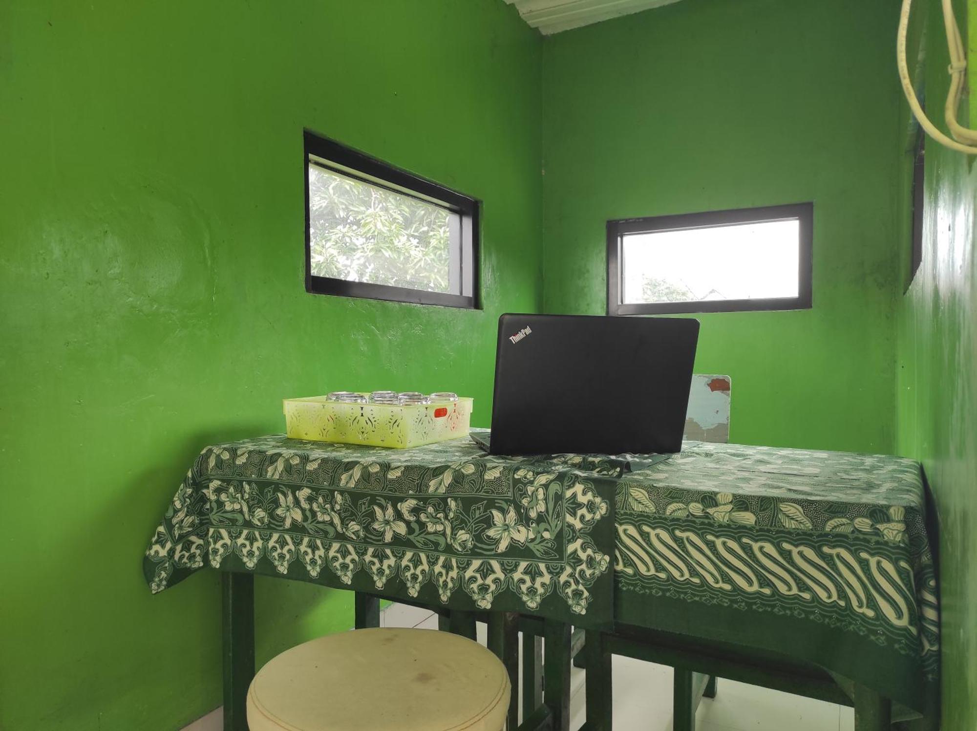 Oyo 90333 Wisma Tenang Jaya Syariah Majalengka Esterno foto